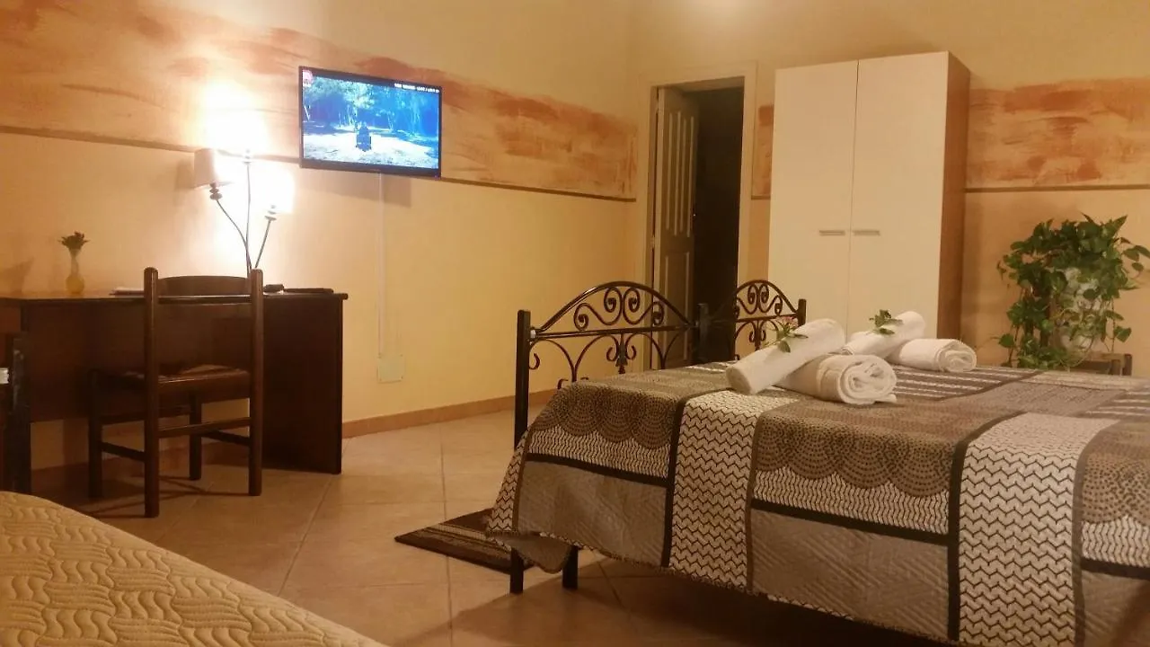 גיארדיני נאקסוס Villa Laura Apartment 3*, גיארדיני נאקסוס איטליה